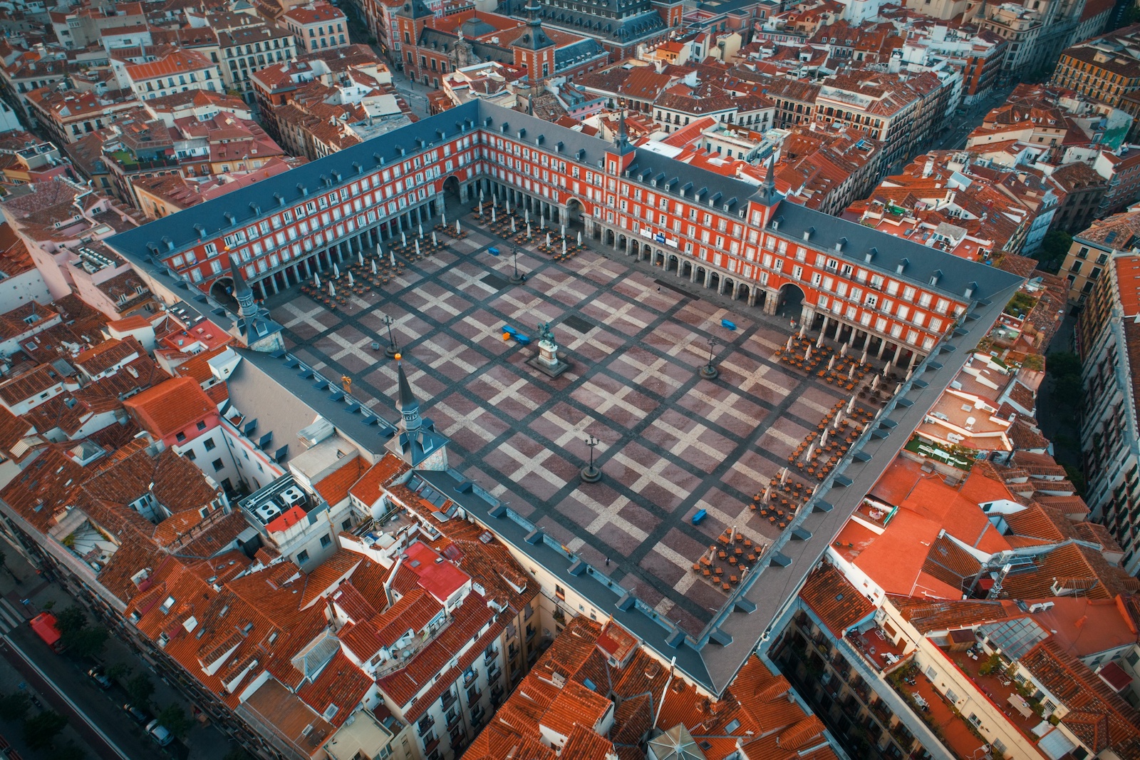 Madrid plaza Mayor aerial view © Българи в Испания – полезният сайт!